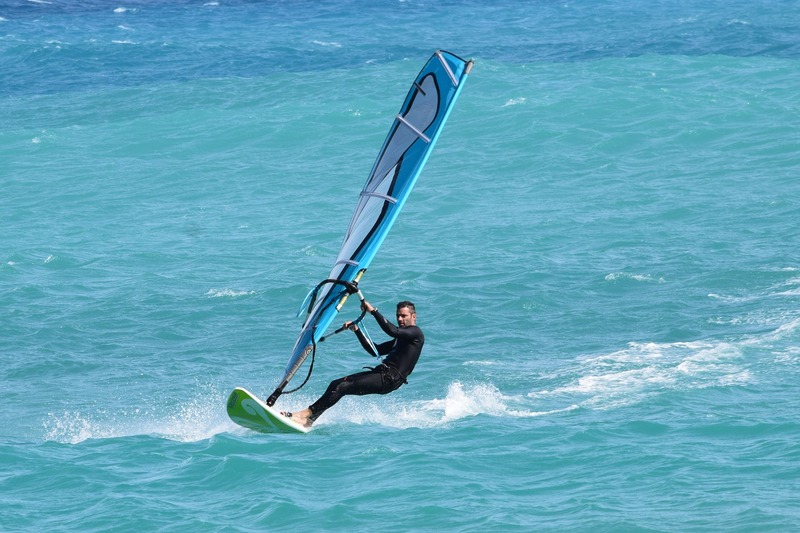 windsurfing-3257247_1920.jpg