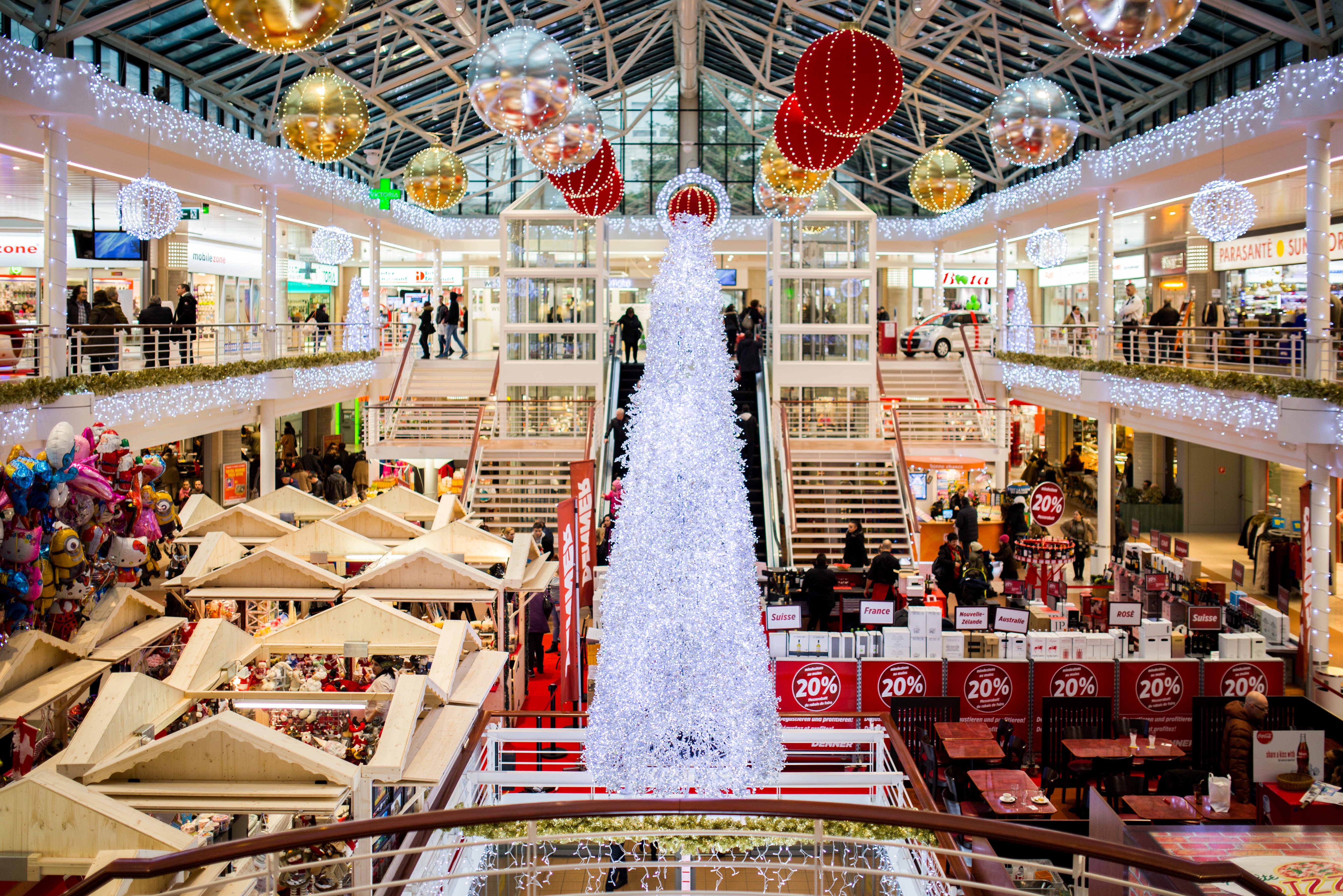 building-christmas-tree-indoors-mall-186613.jpg