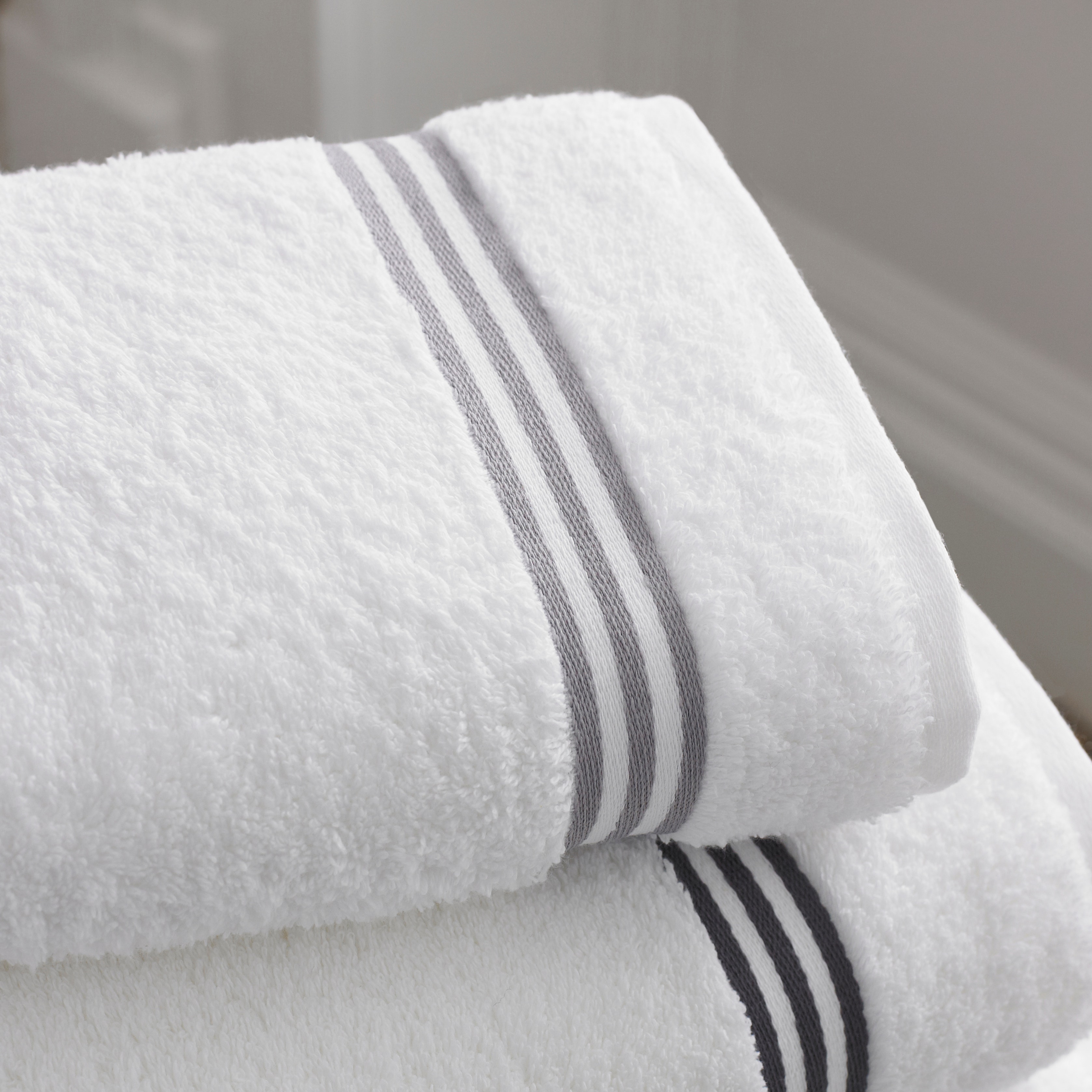 towels-bath-bathroom-12679.jpg