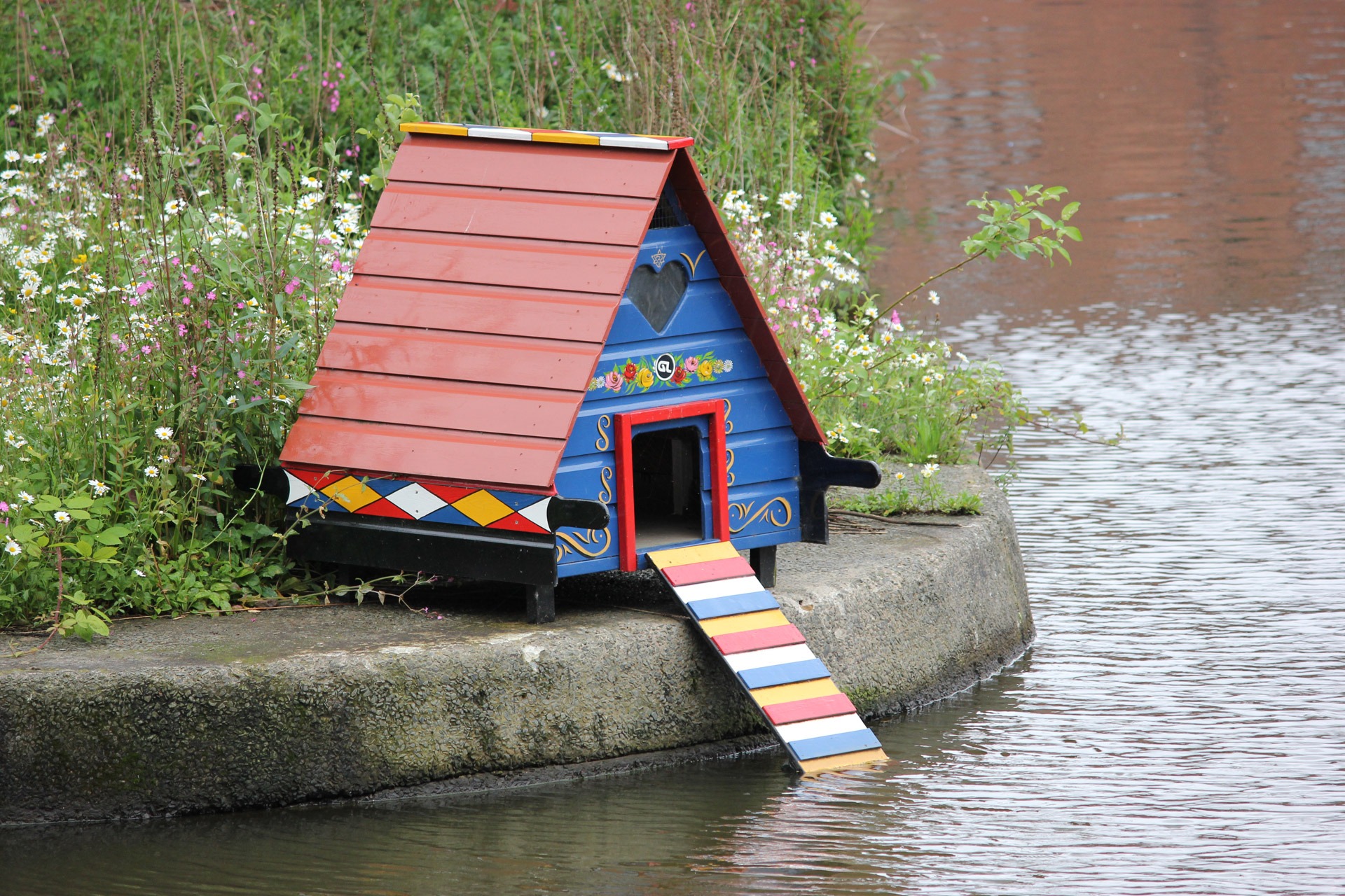 bird-house-71299.jpg